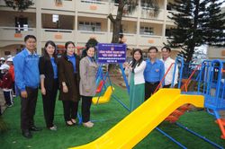 Trao 'Sân chơi cho em' tại Trường Tiểu học Đa Thiện