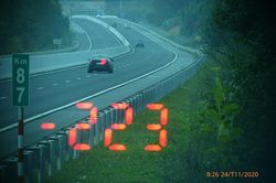 Bị phạt 11 triệu đồng, tài xế xe con chạy tốc độ 223km/h nói 'do đường đẹp quá'