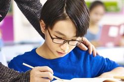 Giảm cận thị học đường: Cần sự phối hợp gia đình và nhà trường