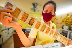 Giá vàng thấp nhất 4 tháng