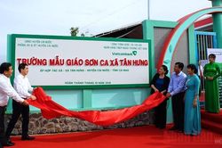 Chủ tịch Quốc hội thăm, tặng quà tại Cà Mau, Sóc Trăng