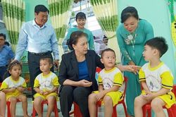 Chủ tịch Quốc hội dự khánh thành trường và động viên học sinh ở Cái Nước, Cà Mau
