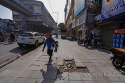 Hà Nội: Mới sử dụng được 3 năm, vỉa hè lát đá có độ bền 70 năm đã vỡ nát, rạn nứt