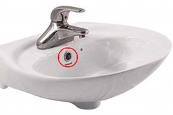 Lỗ nhỏ trên bồn rửa mặt có tác dụng gì? Ắt hẳn bạn sẽ 'trầm trồ' khi biết sự thật