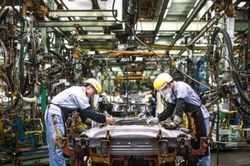 Không kéo dài thời gian giảm 50% lệ phí trước bạ ôtô