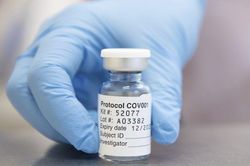 EU bắt đầu tiêm chủng vaccine COVID-19 vào dịp Giáng sinh
