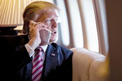 Tổng thống Trump gọi điện để tố gian lận bầu cử