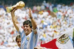 'Vì Maradona, FIFA nên tước bỏ áo số 10 trong bóng đá'