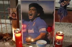 Xem 5 bàn thắng đẹp nhất của Maradona