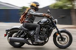 Honda trình làng 'chiến binh cruiser' 1.000 cc cỡ khủng