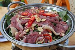 Cách làm bò hấp tía tô ăn là nghiền