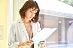 Tự tay đỡ đẻ cho cô bạn thân quá lứa lỡ thì, tôi giật mình khi nhìn khuôn mặt đứa bé