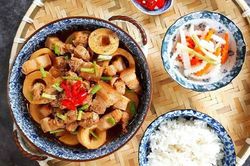 Cách làm món thịt ba chỉ kho măng ngon miệng, hao cơm