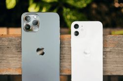 Chi phí sản xuất của iPhone 12 và iPhone 12 Pro chưa bằng một nửa giá bán