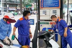 Giá xăng dầu tăng mạnh trở lại