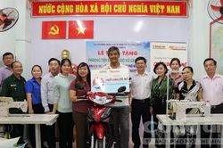 Trao sinh kế cho 6 gia đình trên địa bàn quận 8
