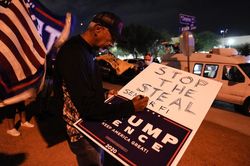Tòa cho phép ông Trump đưa ra bằng chứng, có thể lật ngược kết quả bang Nevada
