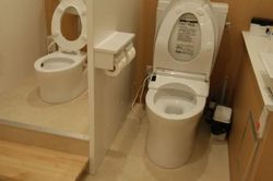 Ung thư ruột chẳng mấy mà tìm đến nếu bạn vẫn giữ thói quen đi vệ sinh này