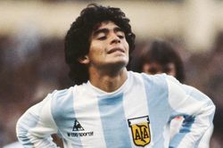 'Maradona là nghệ sĩ với vẻ đẹp không gì sánh bằng'