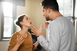 Có nên ganh ghét khi bạn đời kiếm tiền giỏi hơn?