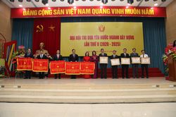Tôn vinh điển hình tiên tiến trong phong trào thi đua yêu nước ngành xây dựng