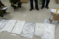 Phát hiện hơn 30 kg ketamin được giấu tinh vi trong thùng hàng