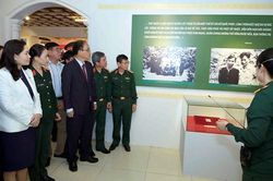 Khai mạc triển lãm 'Đại tướng Lê Đức Anh - Cuộc đời và sự nghiệp'