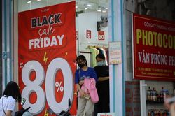 Black Friday: Phố thời trang nơi tấp nập, nơi đìu hiu vắng khách