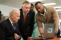 'Cơn đau đầu mới' của ông Biden