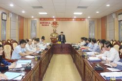 Cho chủ trương về thu phí sử dụng tạm thời lòng đường, hè phố trên địa bàn thành phố Vinh