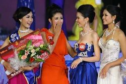 Cô gái bị 'ném đá' không xứng thành Hoa hậu và cái kết sau 10 năm