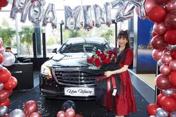 Mua ô tô 5 tỷ đồng, Hòa Minzy 'muốn khoe với cả thế giới'