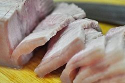 Thịt lợn luộc trắng giòn, thơm lừng, chín ngọt chưa đủ ngon, phải kèm thêm thứ mắm pha chuẩn vị thế này mới đỉnh