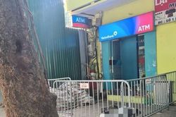 Hà Nội: Phát hiện người đàn ông tử vong cạnh cây ATM