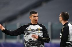 MU giữ chân Fred, Pirlo cho Ronaldo… ra rìa