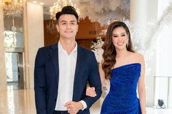Siêu mẫu Vĩnh Thụy, Hoa hậu Khánh Vân diện đồ chung dresscode, khoác tay nhau tình tứ
