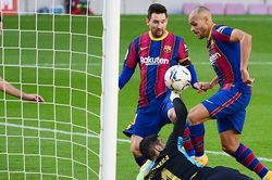 Barcelona 4-0 Osasuna: Đấng Braithwaite hồi sinh Barcelona