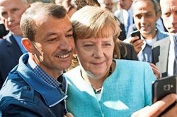 Angela Merkel - từ 'cô gái nhỏ' đến 'bà mẹ quốc dân'