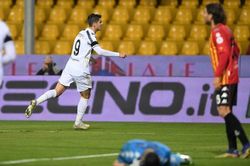 Benevento 1-1 Juventus: Juventus bỏ lỡ chiến thắng trong ngày vắng Ronaldo