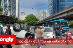 Xe ô tô gây tai nạn liên hoàn, 2 người nhập viện cấp cứu