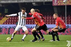 Chấp Ronaldo, Juventus tuột chiến thắng trước Benevento