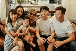 Gia đình Hoàng Bách cùng đóng MV mới