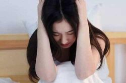 Đêm tân hôn, chuẩn bị vào giường thì nghe loáng thoáng tiếng chồng gọi điện: 'Đêm nay dành cho vợ đêm mai cho em' và màn bóc trần mặt thật quyết liệt sau đó