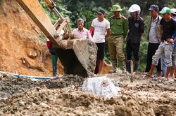 Vụ sạt lở ở Trà Leng: Không phải vì thủy điện, mà có thể do tình trạng chặt phá rừng trồng keo?