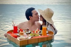 Thể hiện tình cảm với nhau, Trấn Thành và Hari Won khiến cho dân FA phải phát hờn