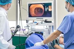 Ai dễ bị ung thư đại tràng?