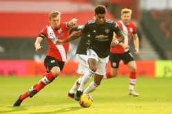 Trực tiếp Southampton 2-3 Man Utd: Cavani hóa người hùng