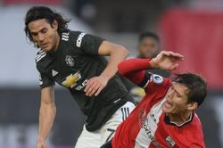 Chiến thắng của Man United và dư vị Cavani