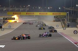 Chặng Bahrain Grand Prix: Xe nổ, Grosjean thoát chết trong gang tấc