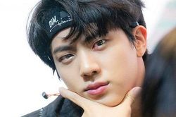 Phũ phàng tới độ này mà Jin BTS chỉ càng làm ARMY thích chí